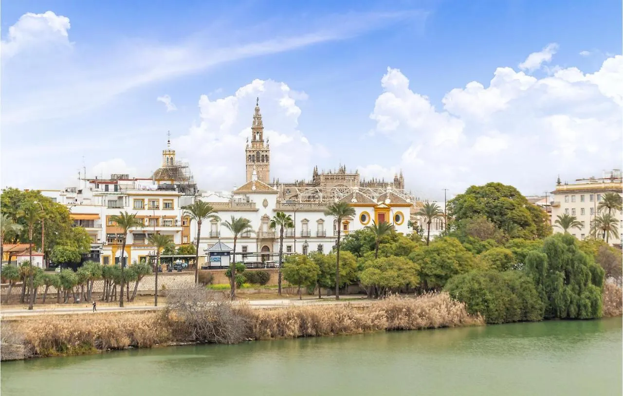 Lovely Apartment In Sevilla With Kitchen إسبانيا
