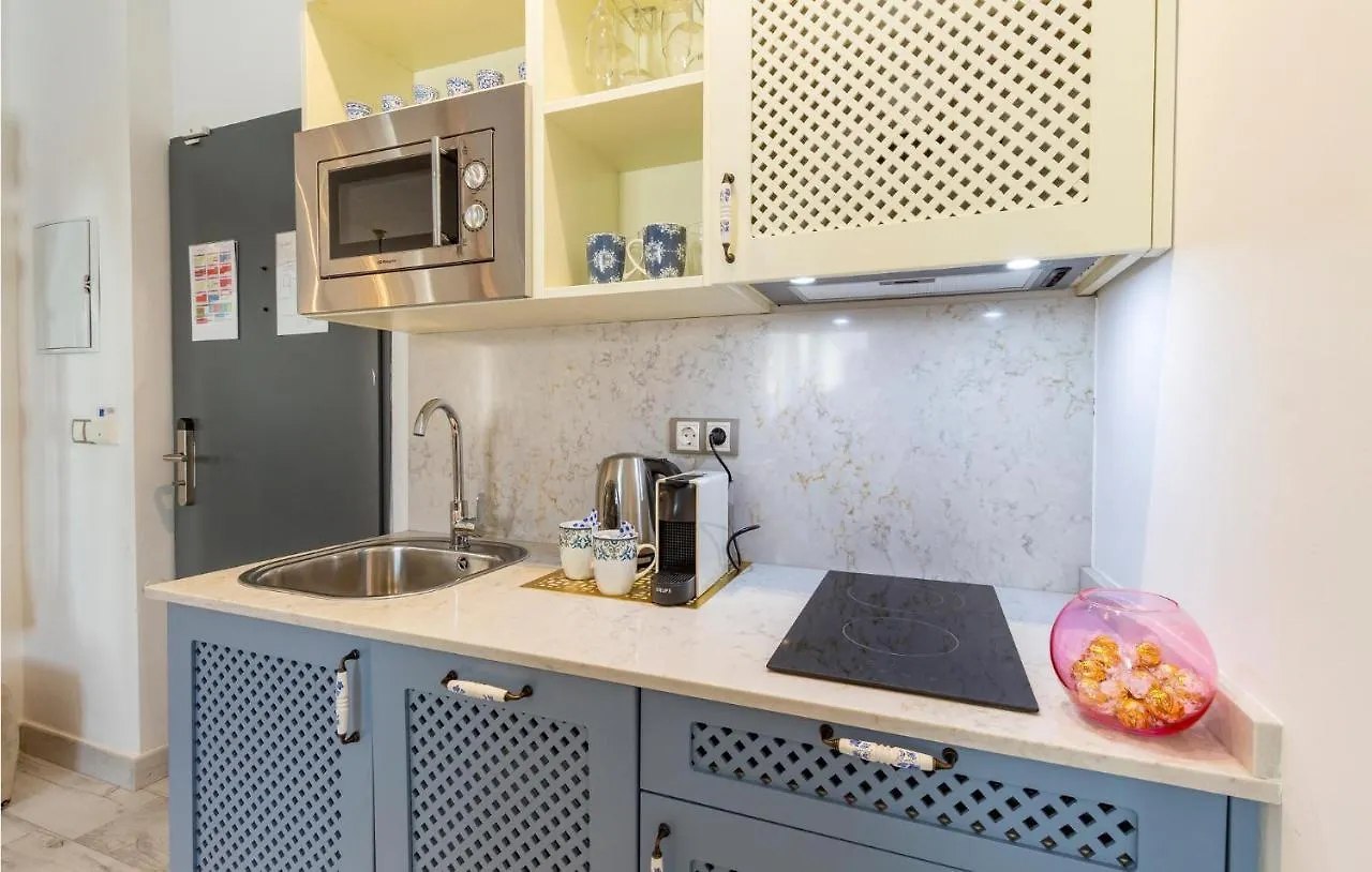Lovely Apartment In Sevilla With Kitchen